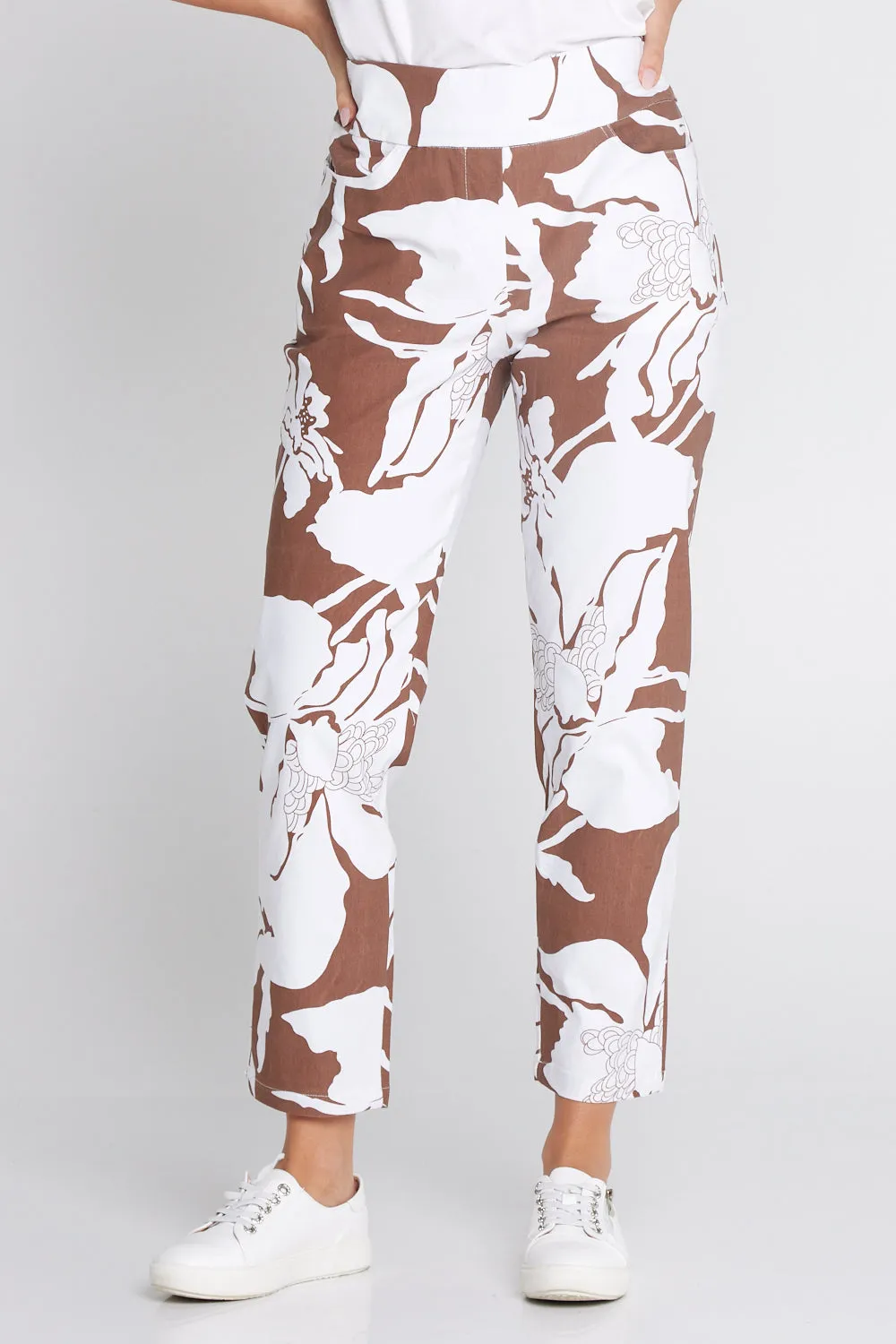 Dana Bengaline Capri Pants - Cocoa Floral